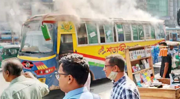 মিরপুরে বাসে আগুন