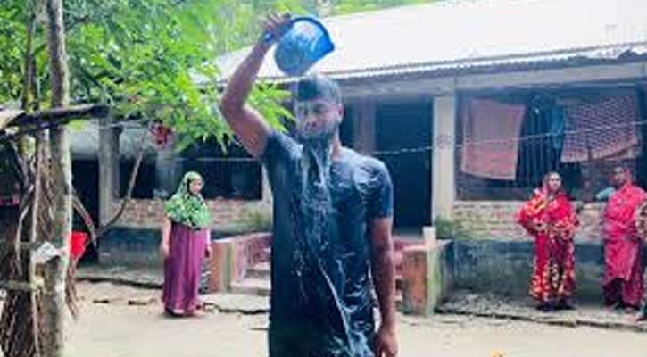 দুধ দিয়ে গোসল করে রাজনীতি ছাড়ার ঘোষণা ছাত্রলীগ নেতার