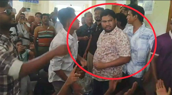 নাটোরে ইউএনও কার্যালয় ঘেরাও, সাংবাদিকদের ওপর হামলার অভিযোগ