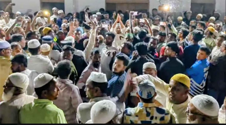 শাকিলের জানাজায় এমপির বক্তব্যে উত্তেজনা, ‘ভুয়া ভুয়া’ স্লোগান