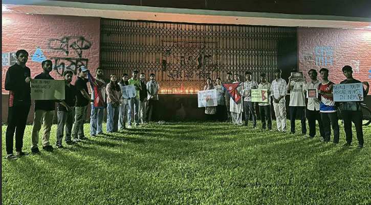 নিহতদের স্মরণে বাকৃবিতে নেপালি শিক্ষার্থীদের মোমবাতি প্রজ্জ্বলন