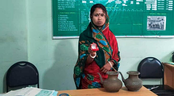 কিস্তি দিতে না পারায় নিয়ে যাওয়া বদনা, নাকফুল ও আংটি ফেরত দিলো সেই এনজিও