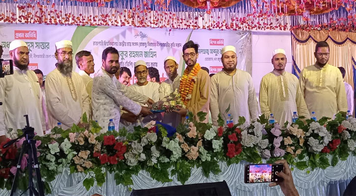 হিজাব পড়া বোনদের কটাক্ষ করে রাজনীতি চলবে না: রাকসু ভিপি