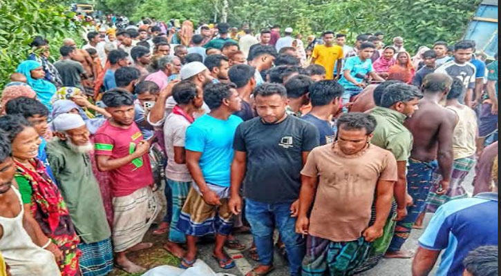 নীলফামারীতে ট্রাকচাপায় চারজন নিহত