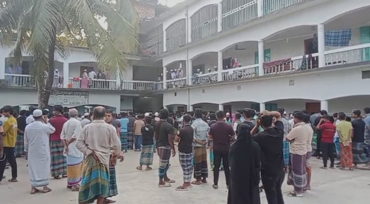 নোয়াখালীতে টুপি পরা নিয়ে মাদরাসায় দুই ছাত্রের ঝগড়া, রাতে জবাই করে হত্যা
