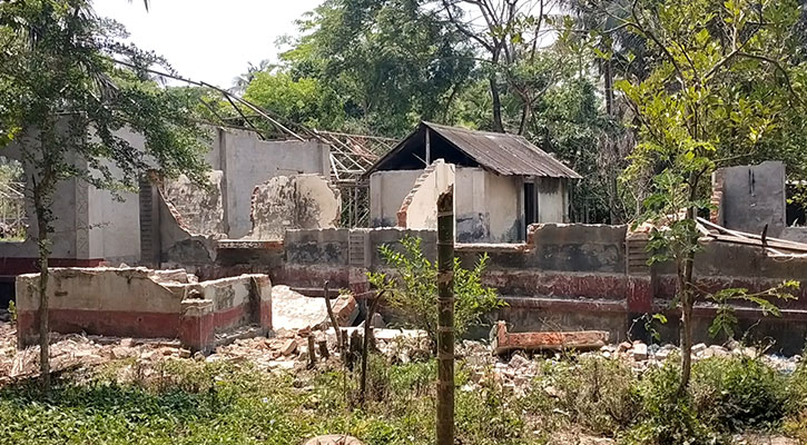 নিজ গ্রামে ফিরতে পারছে না দুই শতাধিক পরিবার