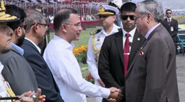 স্বাধীনতা দিবসের কুচকাওয়াজে যোগ দিলেন রাষ্ট্রপতি-প্রধানমন্ত্রী