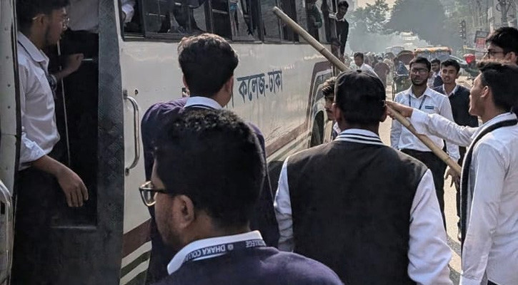 শান্তি চুক্তি ভেঙ্গে ফের ঢাকা কলেজ ও আইডিয়ালের শিক্ষার্থীদের সংঘর্ষ