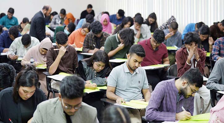 সব জেলায় একযোগে সহকারী শিক্ষক নিয়োগ পরীক্ষা আজ