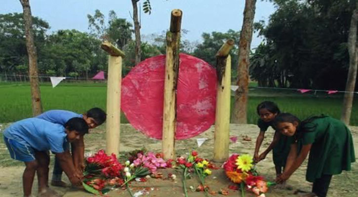 শহীদদের শ্রদ্ধা জানাতে বাঁশের কঞ্চি আর কলাগাছেই ভরসা ১৫৩ শিক্ষাপ্রতিষ্ঠানে