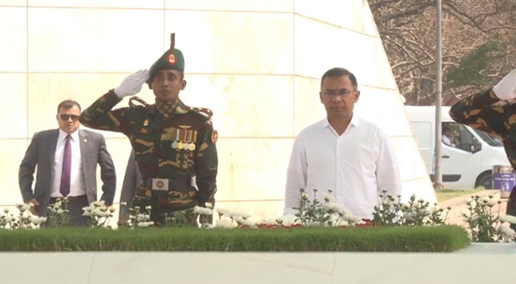 জিয়াউর রহমান ও খালেদা জিয়ার সমাধিতে প্রধানমন্ত্রীর শ্রদ্ধা