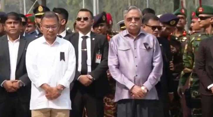 পিলখানায় নিহত সেনাদের প্রতি রাষ্ট্রপতি ও প্রধানমন্ত্রীর শ্রদ্ধা