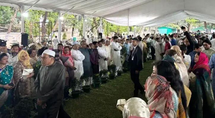 প্রধানমন্ত্রীর সঙ্গে শুভেচ্ছা বিনিময় করতে যমুনায় জনস্রোত