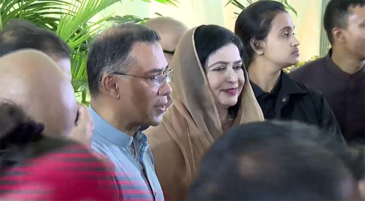 ঈদ শুভেচ্ছা বিনিময় করছেন প্রধানমন্ত্রী