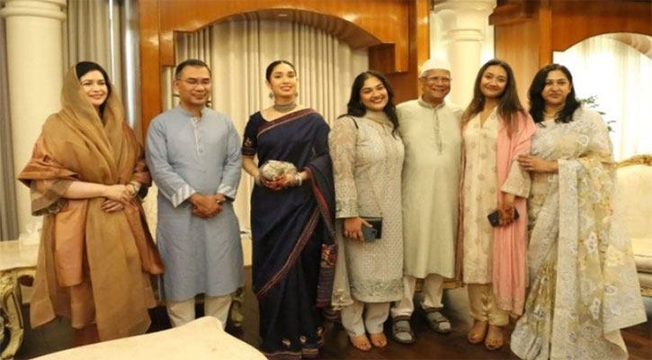 প্রধানমন্ত্রীর সঙ্গে ড. ইউনূসের ঈদের শুভেচ্ছা বিনিময়