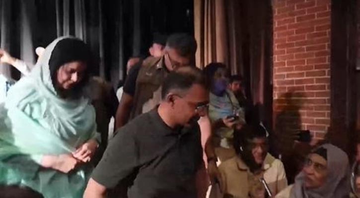 সপরিবারে যে নাটক দেখলেন প্রধানমন্ত্রী