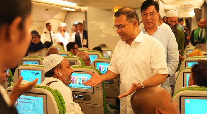 হজ ফ্লাইট শুরু, খরচ আরও কমাতে প্রধানমন্ত্রীর উদ্যোগ