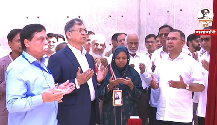 ওসমানী উদ্যানে ‘জুলাই স্মৃতিস্তম্ভ’ উদ্বোধন করলেন প্রধানমন্ত্রী