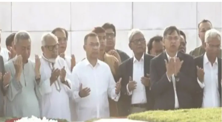 জিয়া-খালেদার সমাধিতে প্রধানমন্ত্রীর শ্রদ্ধা