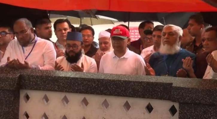 শাহজালালে (রহ.) এর মাজার জিয়ারত করলেন প্রধানমন্ত্রী