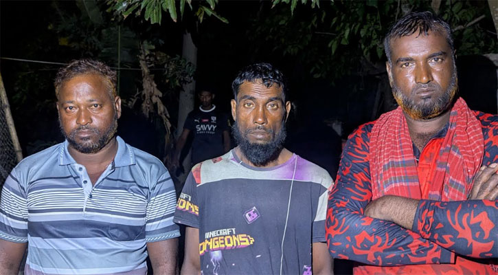গভীর সমুদ্রে নৌকাডুবি, একঘণ্টা ভেসে প্রাণে বাঁচলেন চার জেলে
