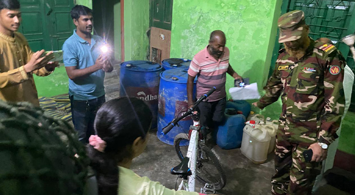 পিরোজপুরে বাসভবনে ২ হাজার ৭৬ লিটার জ্বালানি তেল মজুদ