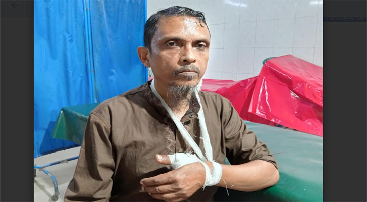 চাঁদা না দেওয়ায় ব্যবসায়ীর বাড়িতে হামলা