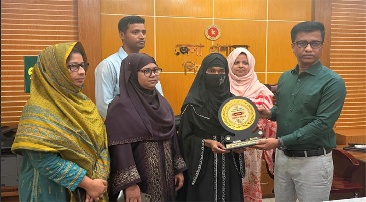 নিজের বিয়ে ঠেকানো শিক্ষার্থী তহমিনা পেল  “কন্যা সাহসিকতা”  পদক