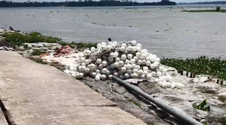 সাগরে মাছ ধরায় নিষেধাজ্ঞা, জেলে পল্লীতে নেই ঈদের আমেজ