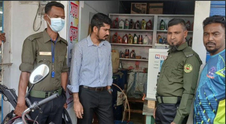 রাজশাহী পুঠিয়ায় জমাকৃত বিপুল পরিমাণ পেট্রোল উদ্ধার