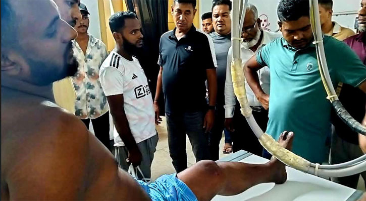 রাজাপুরে ছাত্রদল নেতার ওপর হামলা, মোটরসাইকেল ভাঙচুর