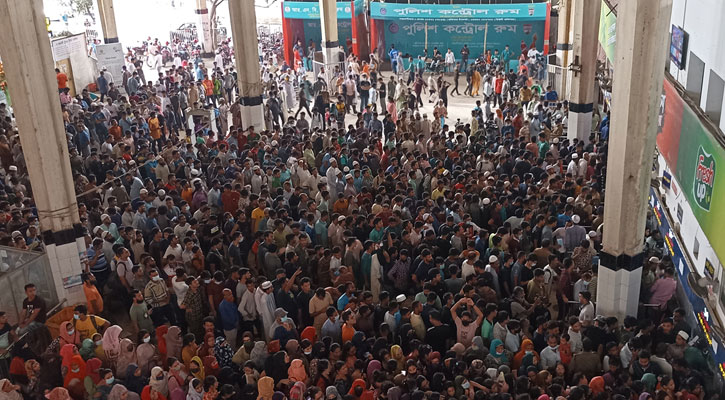 শেষদিনে চলছে টিকিট বিক্রি, তিল ঠাঁই নেই কাউন্টারে