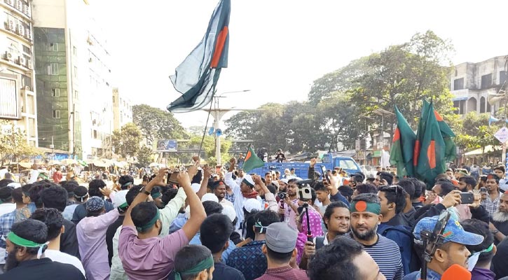মিছিল স্লোগানে উত্তাল হয়ে উঠেছে শাহবাগ