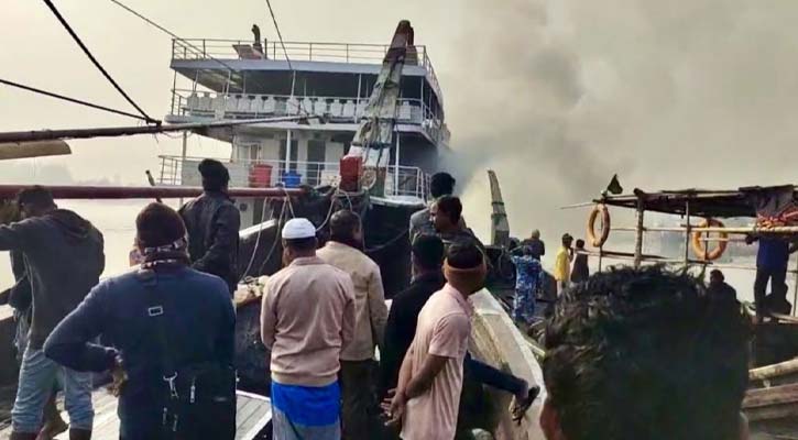 সেন্ট মার্টিনগামী জাহাজে আগুনের ঘটনায় নিহত ১, প্রাণে বাঁচলেন ১৯৪ পর্যটক