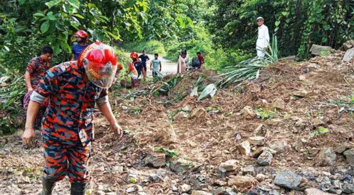 সাজেকে পাহাড় ধস, আটকা পাঁচ শতাধিক পর্যটক