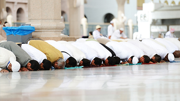 প্রথম কাতারে নামাজ পড়ার গুরুত্ব ও ফজিলত