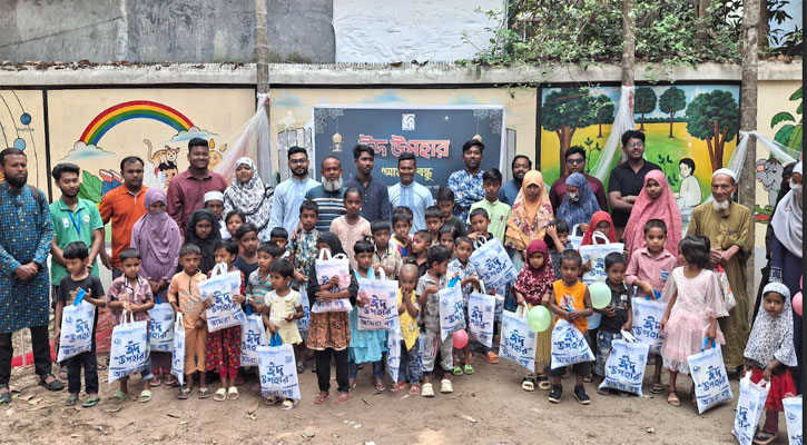 সাতক্ষীরায় ৩ শতাধিক শিশুর মুখে ঈদের হাসি