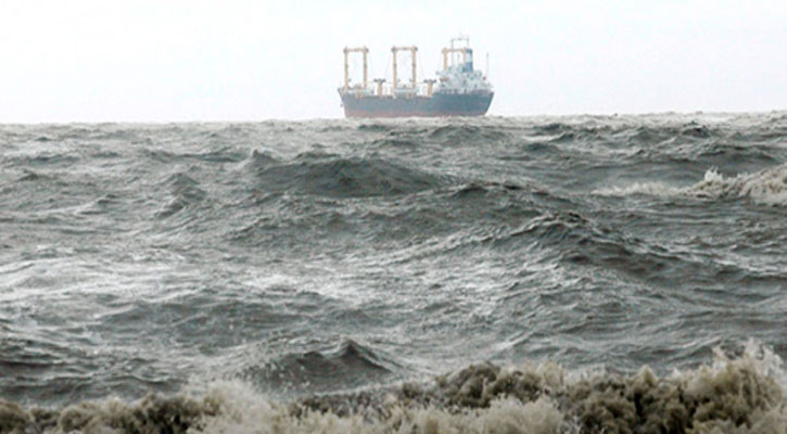 ভারী বৃষ্টির আভাস, বন্দরসমূহে ৩ নম্বর সতর্কবার্তা