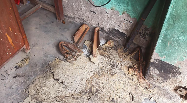 সাতক্ষীরায় বিএনপির কার্যালয়ে আগুন, পেট্রোলের বোতল উদ্ধার