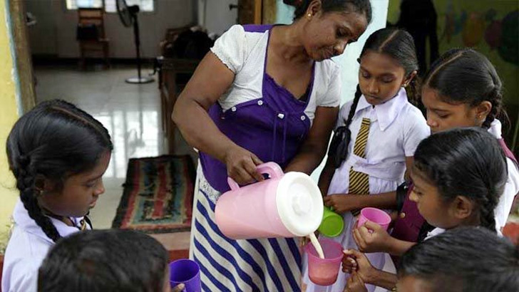 খাবারের অভাবে স্কুলে যাচ্ছে না শ্রীলঙ্কার শিশুরা
