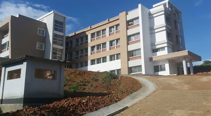 এবার ভরদুুপুরে থানচির দুই ব্যাংকে হামলা