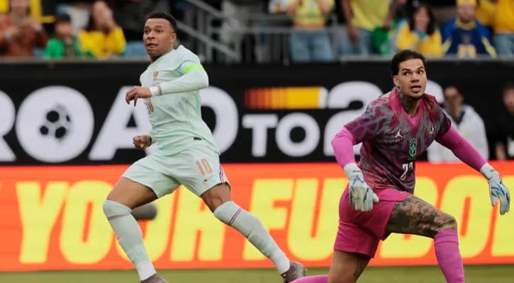 ১০ জনের ফ্রান্সের কাছেও হারল ব্রাজিল