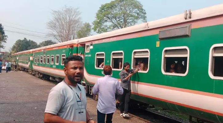উপবন এক্সপ্রেসে আগুন, তিন ঘণ্টা পর ট্রেন যোগাযোগ স্বাভাবিক