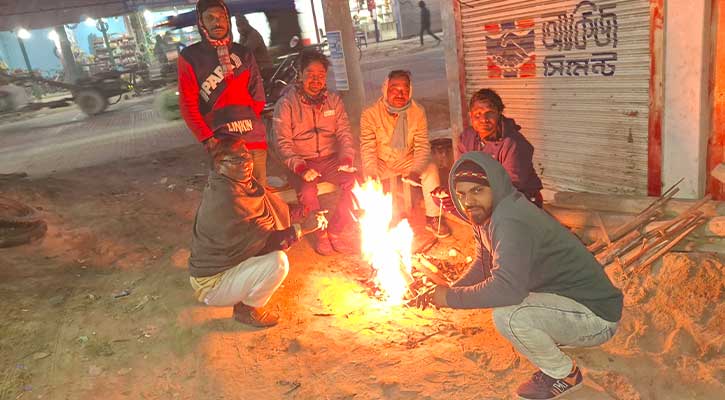 তীব্র শীতে বিপর্যস্ত ঈশ্বরদীর জনজীবন, তাপমাত্রা রেকর্ড ৮.৪ ডিগ্রি