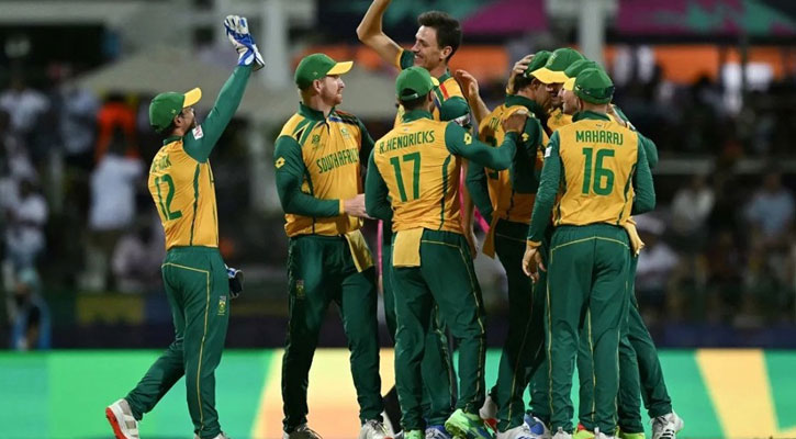 ওয়েস্ট ইন্ডিজকে কাঁদিয়ে সেমিতে দক্ষিণ আফ্রিকা