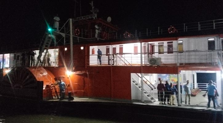 ২০ যাত্রী নিয়ে বরিশালে ফিরল শতবর্ষী স্টিমার পিএস মাহসুদ