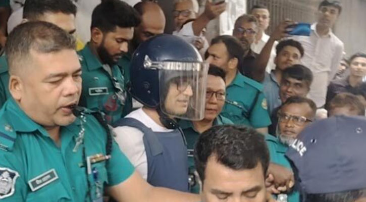 দেশটাকে রক্ষা করেন : ব্যারিস্টার সুমন