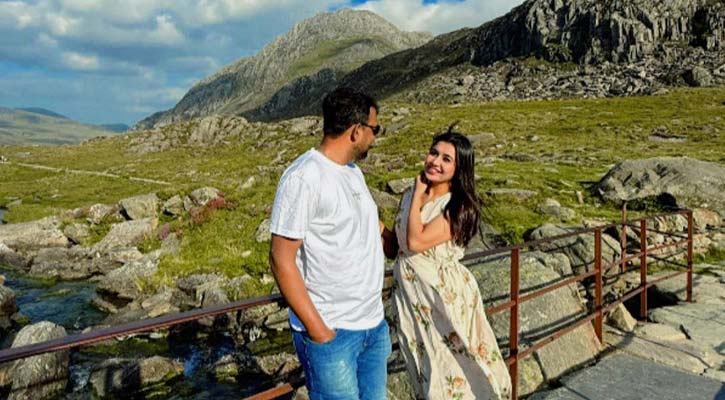 ‘প্লিজ বি মাই জাস্ট ফ্রেন্ড’, বিয়ের পর নতুন স্বামীকে তনী