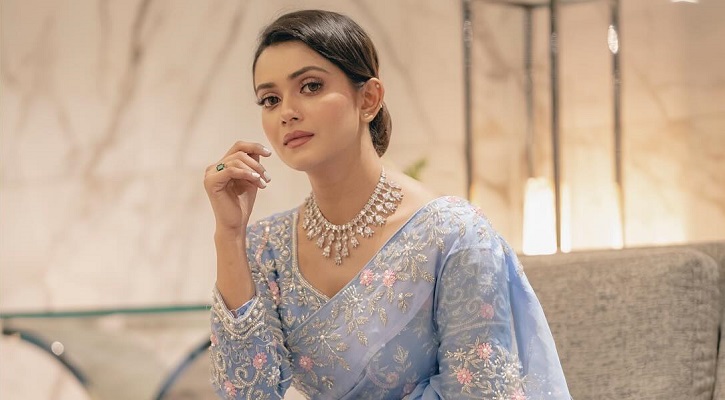 ২৮ হাজার টাকার শাড়ি নিয়ে ফোন ধরছেন না তানজিন তিশা!