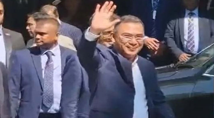 বৈঠক শেষে হাসিমুখে বের হলেন তারেক রহমান